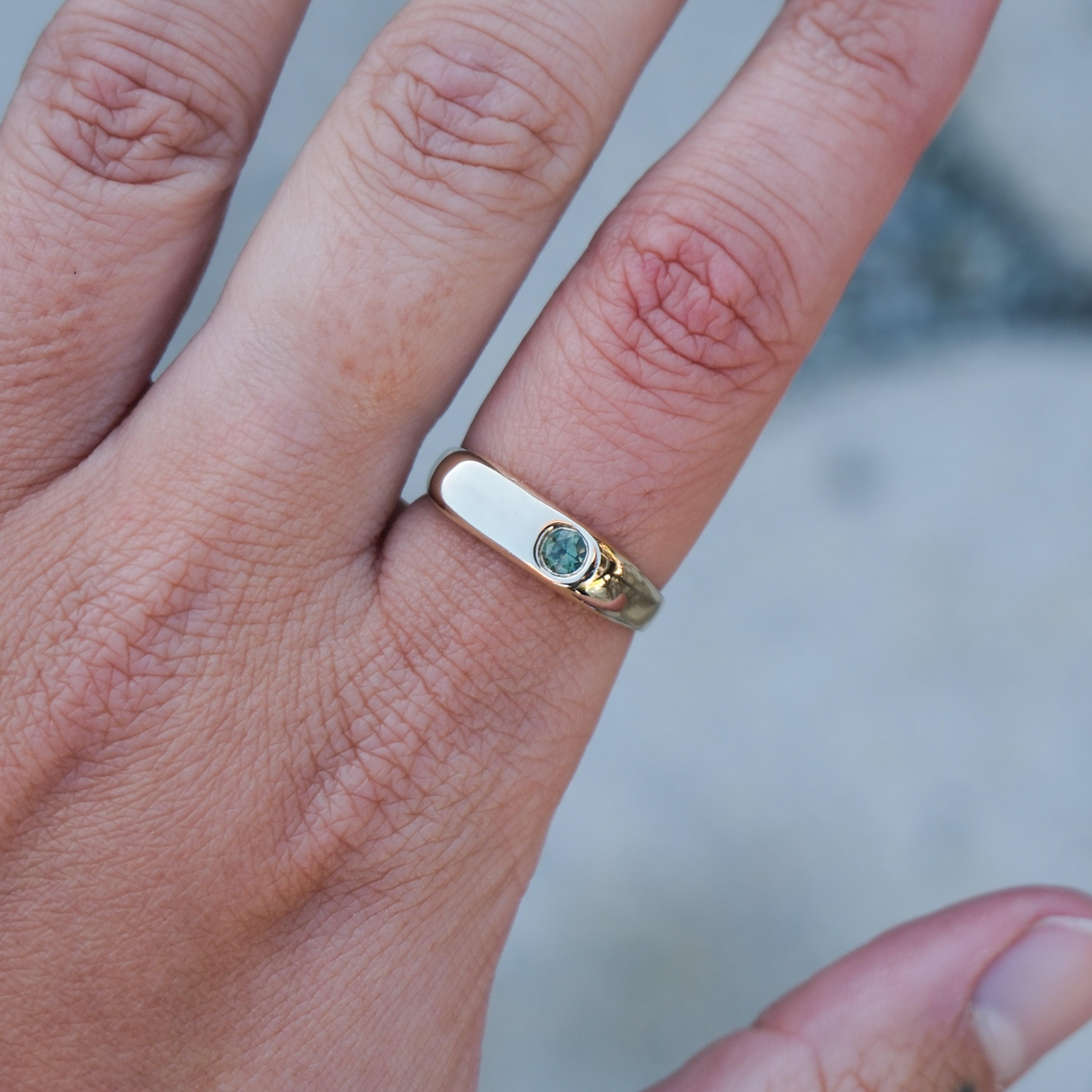 Ravi Ring | R