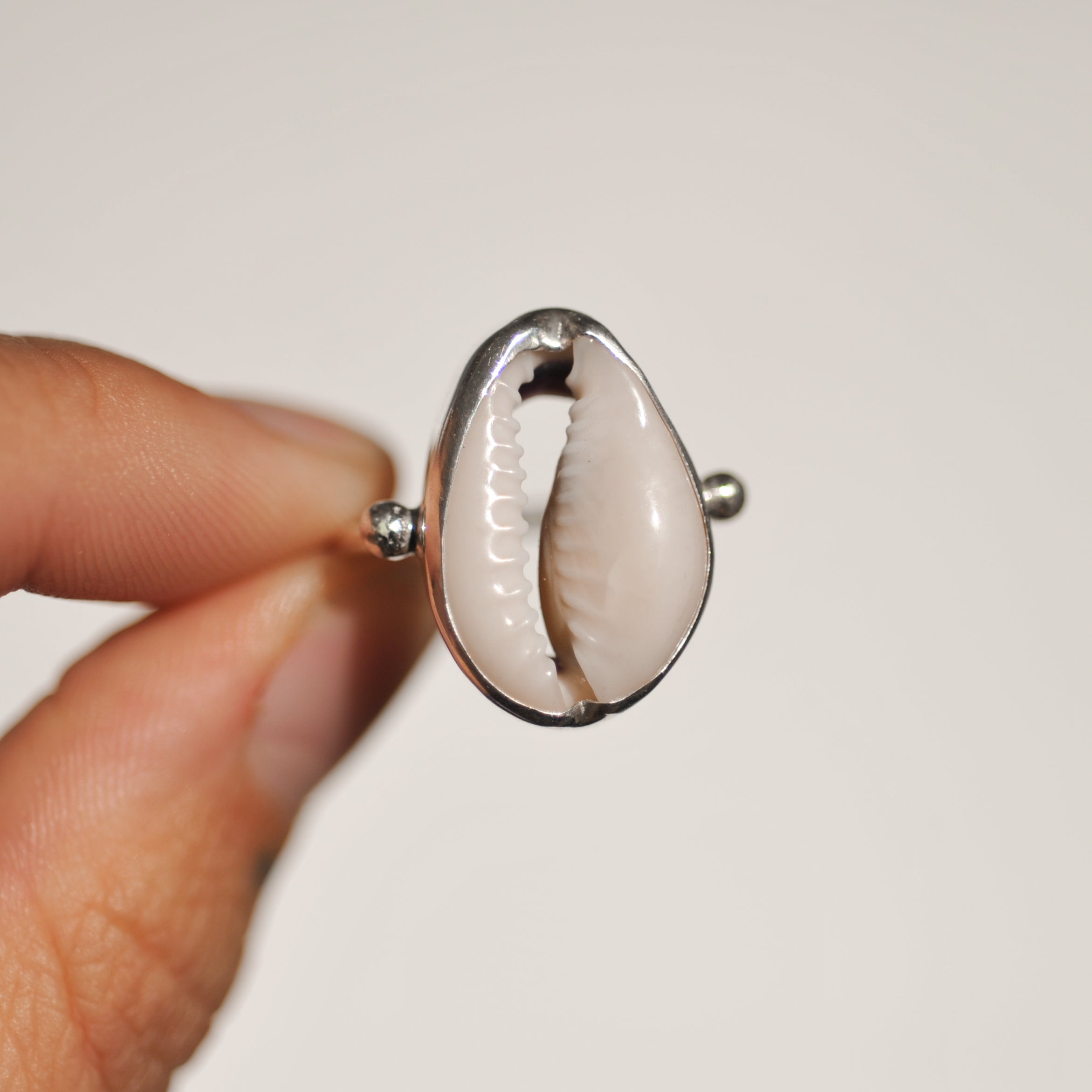 Cowrie Ring | N