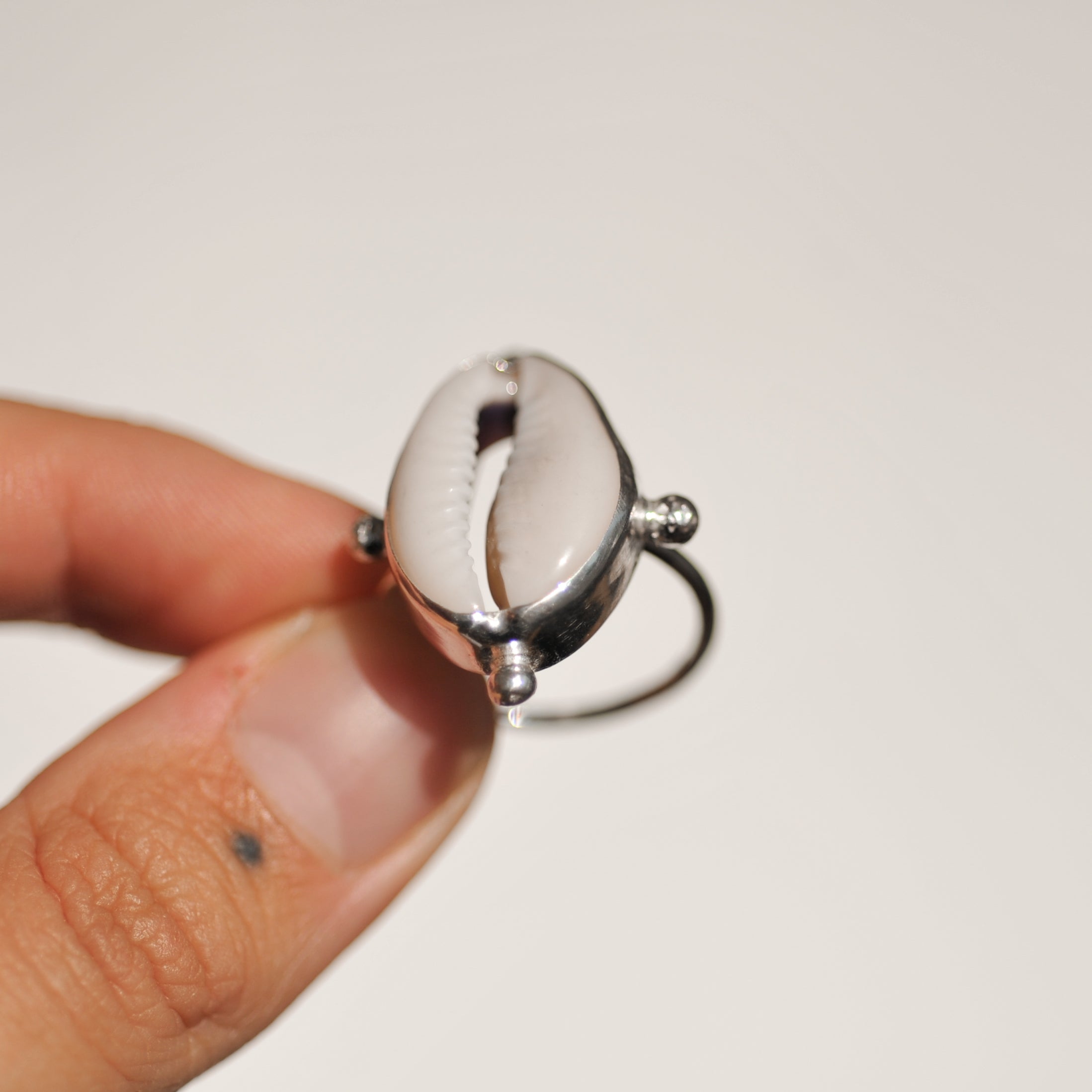 Cowrie Ring | Q