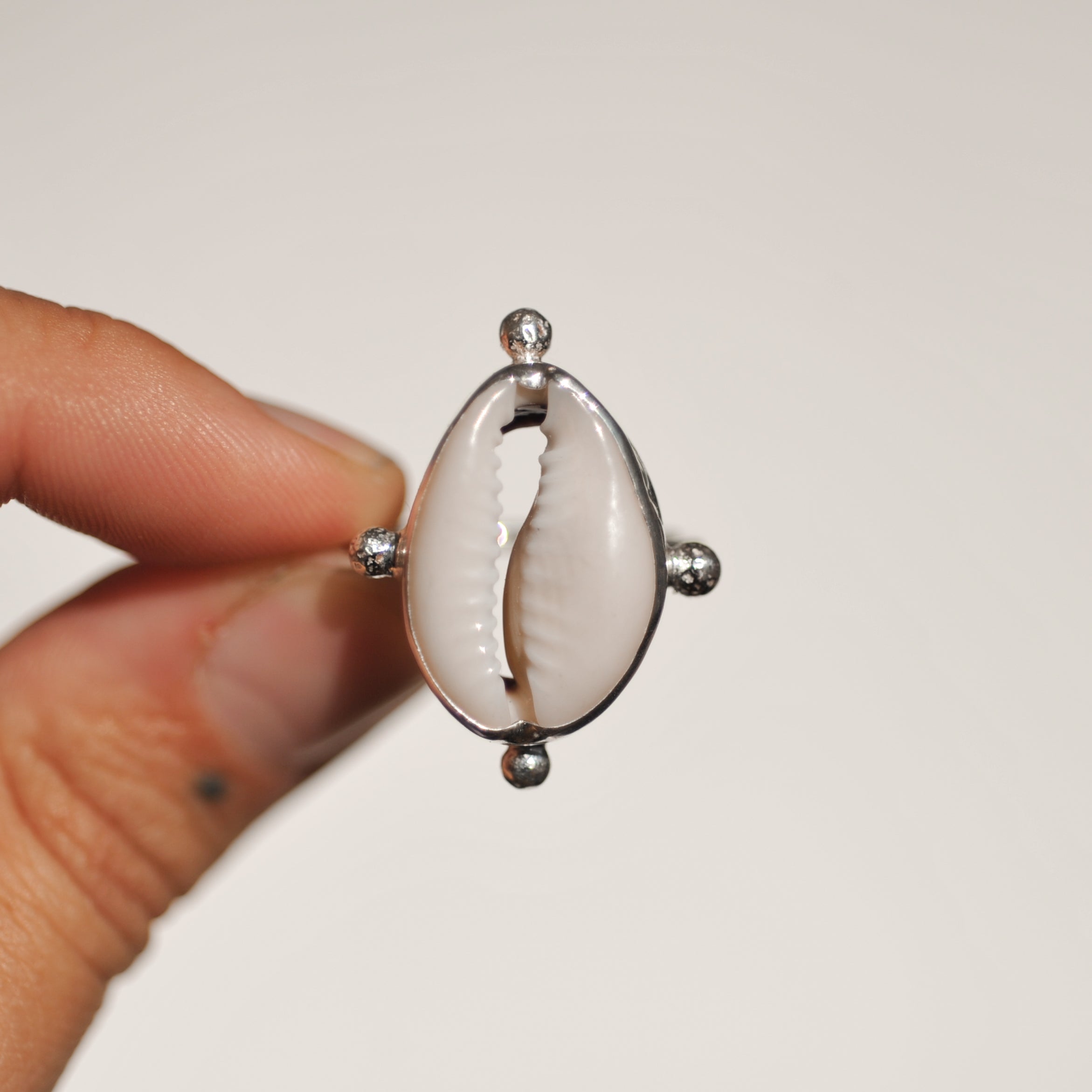 Cowrie Ring | Q