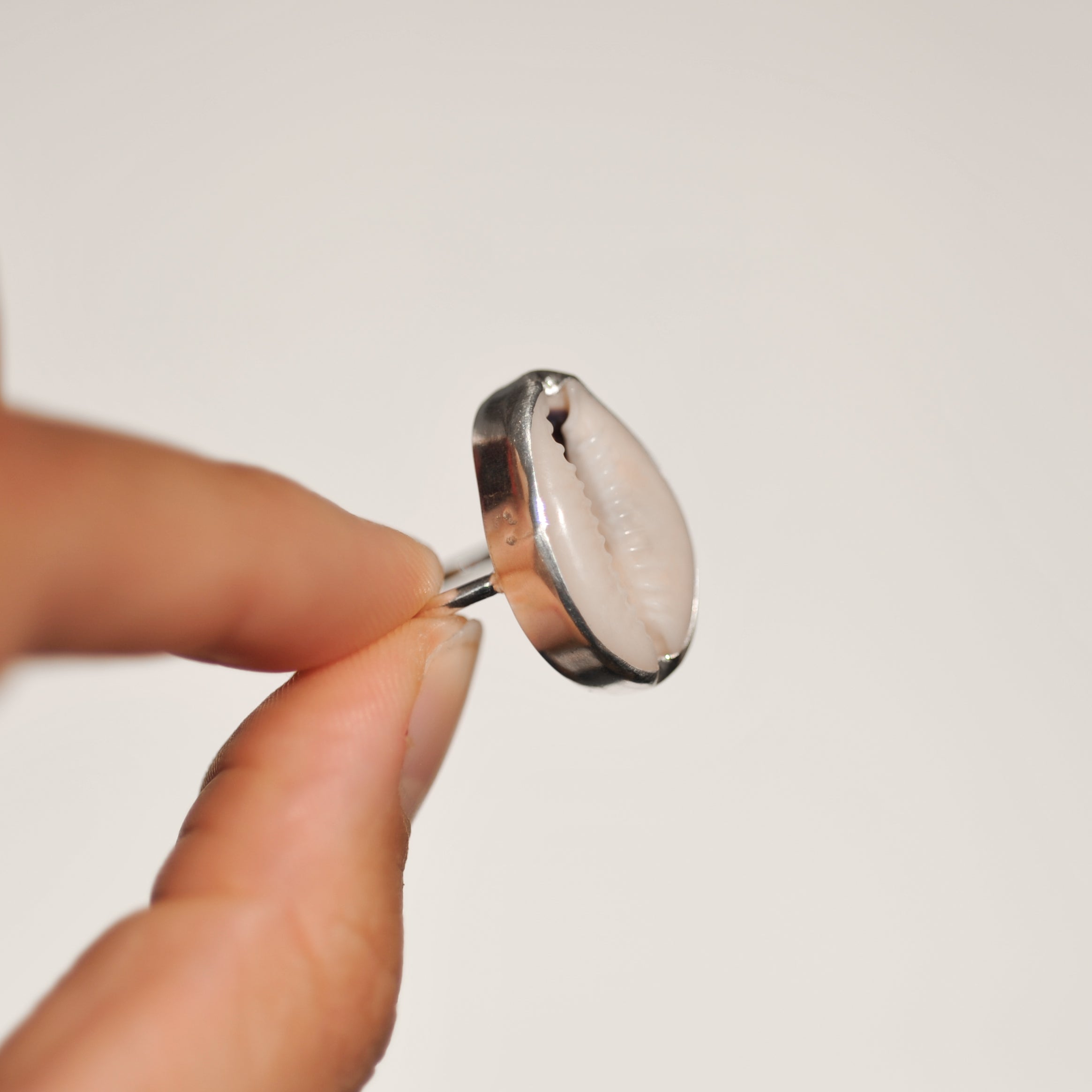 Cowrie Ring | L