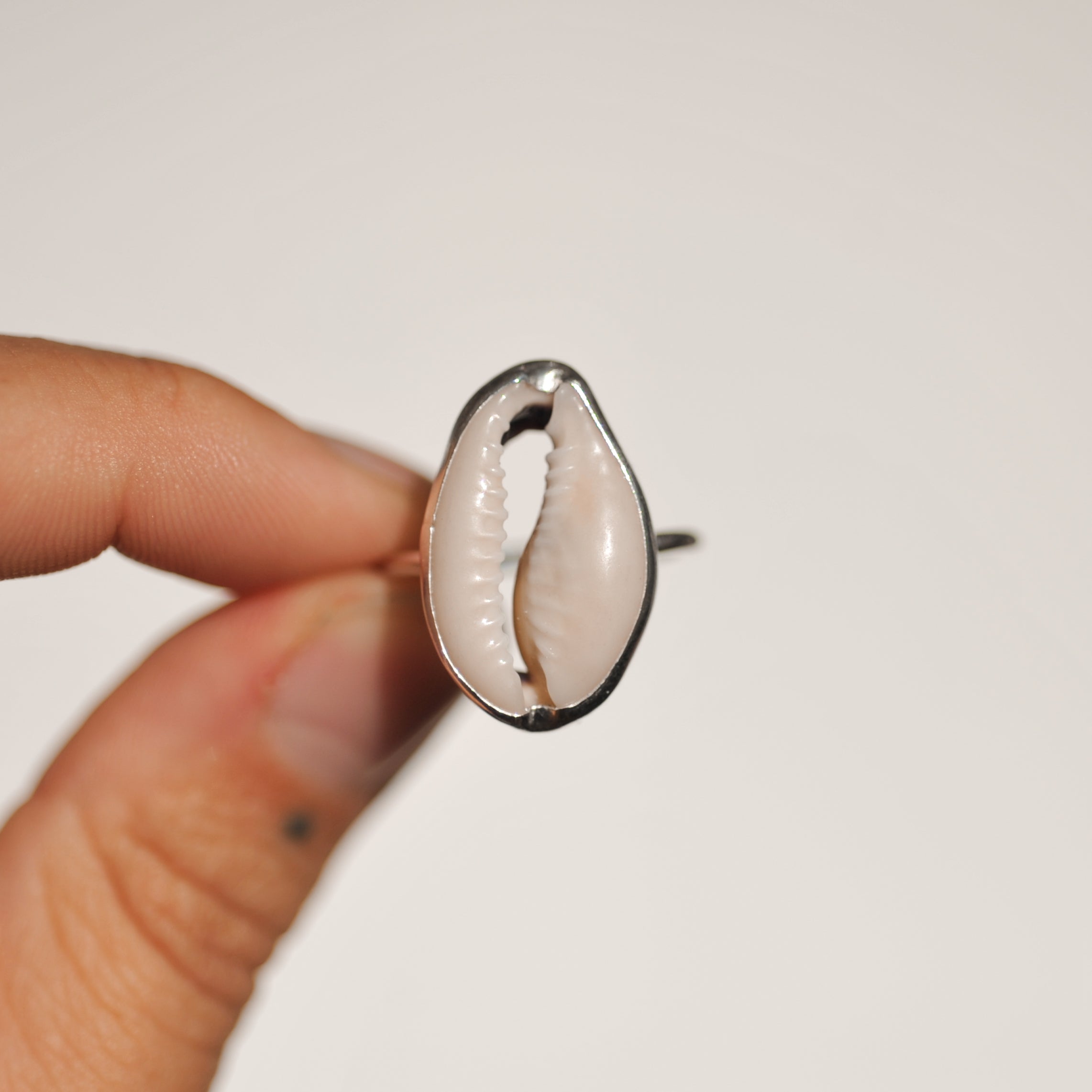 Cowrie Ring | L