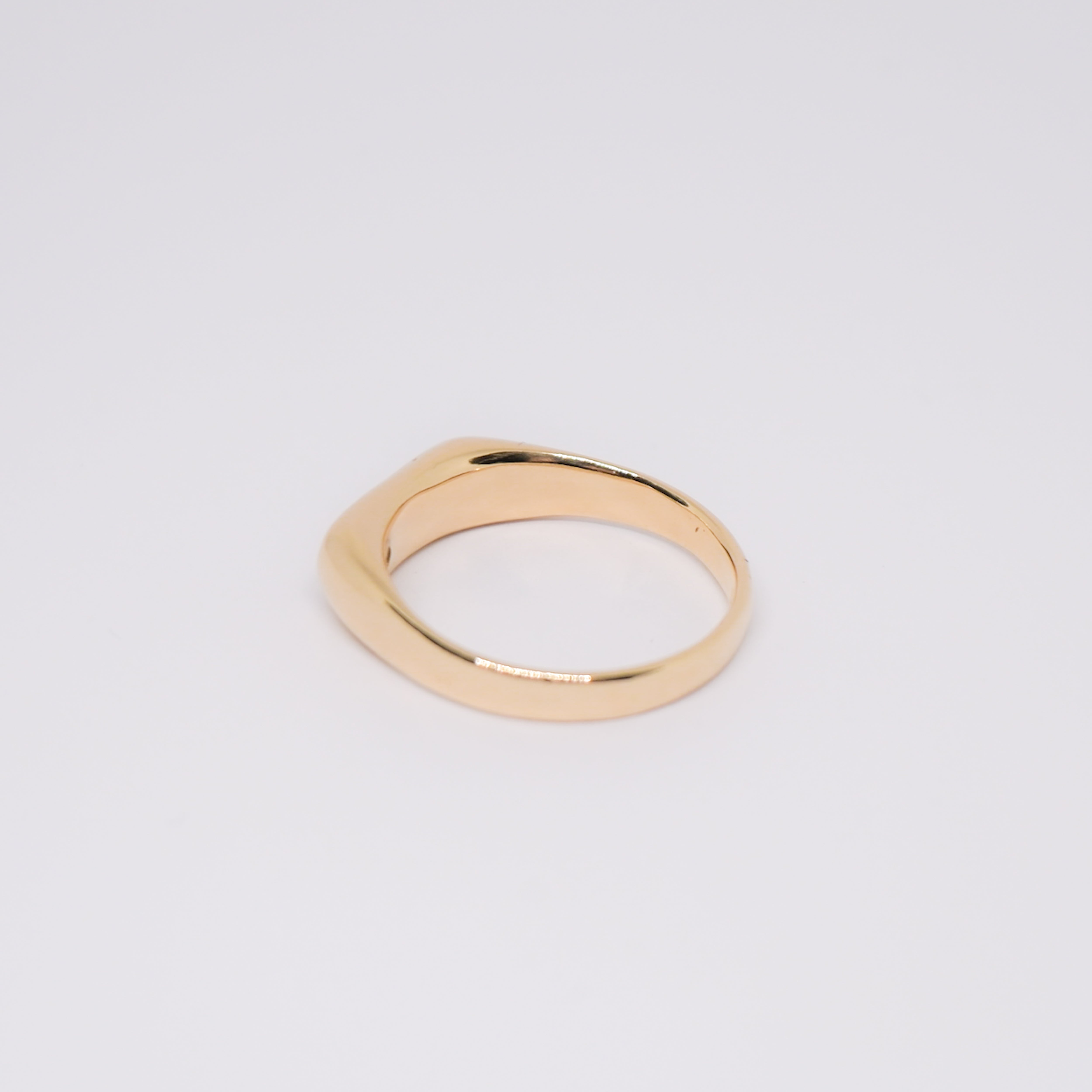 Ravi Ring | R