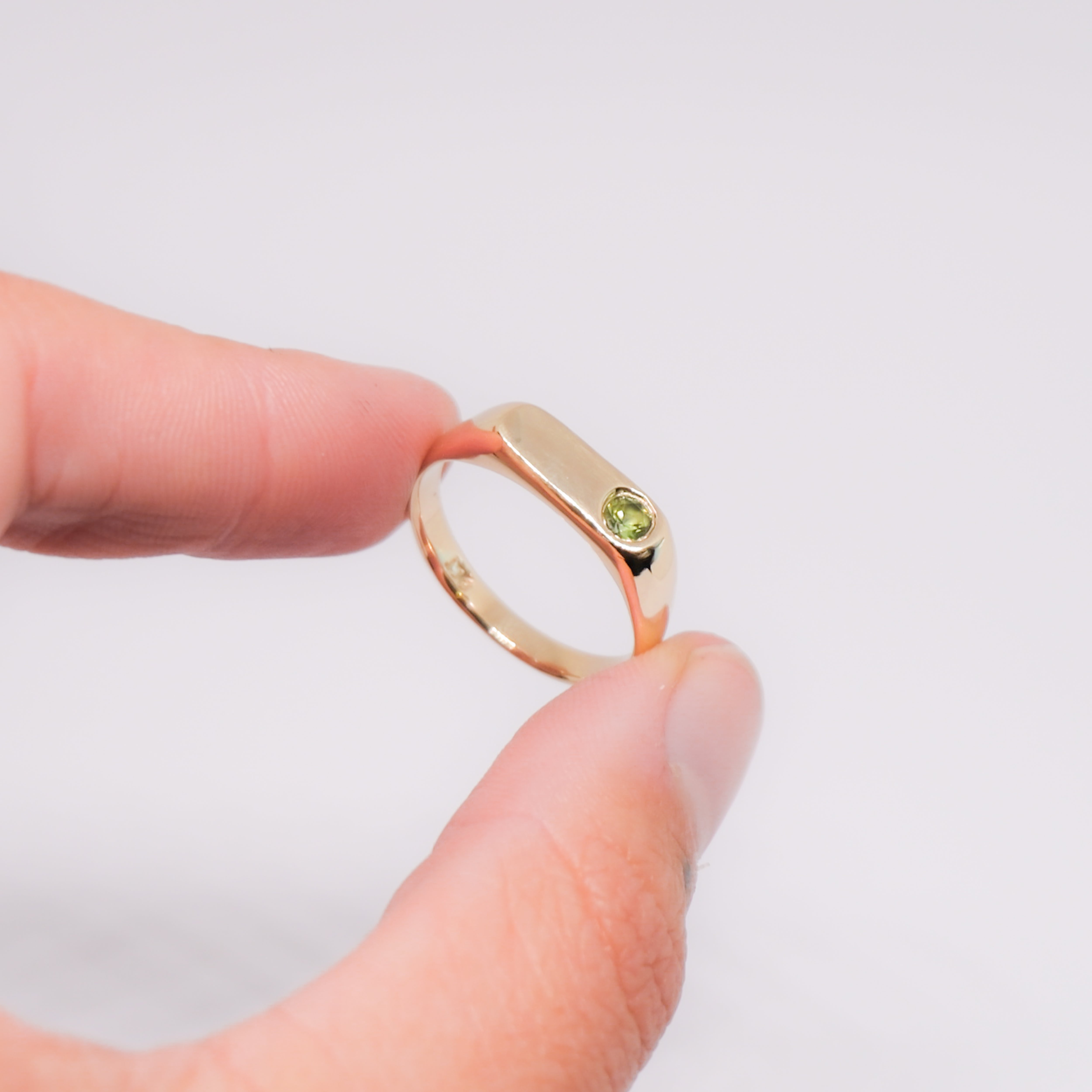 Ravi Ring | R