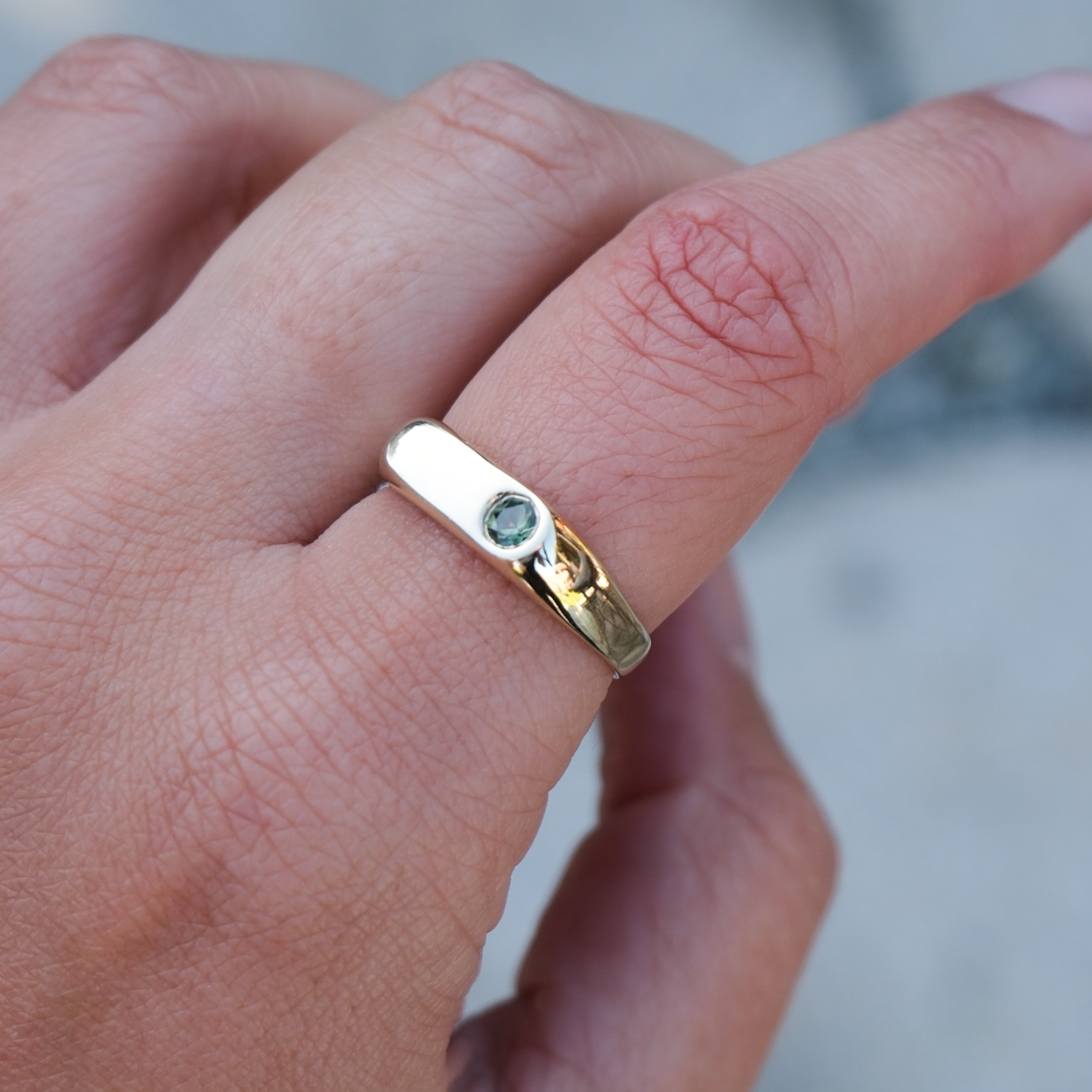 Ravi Ring | R
