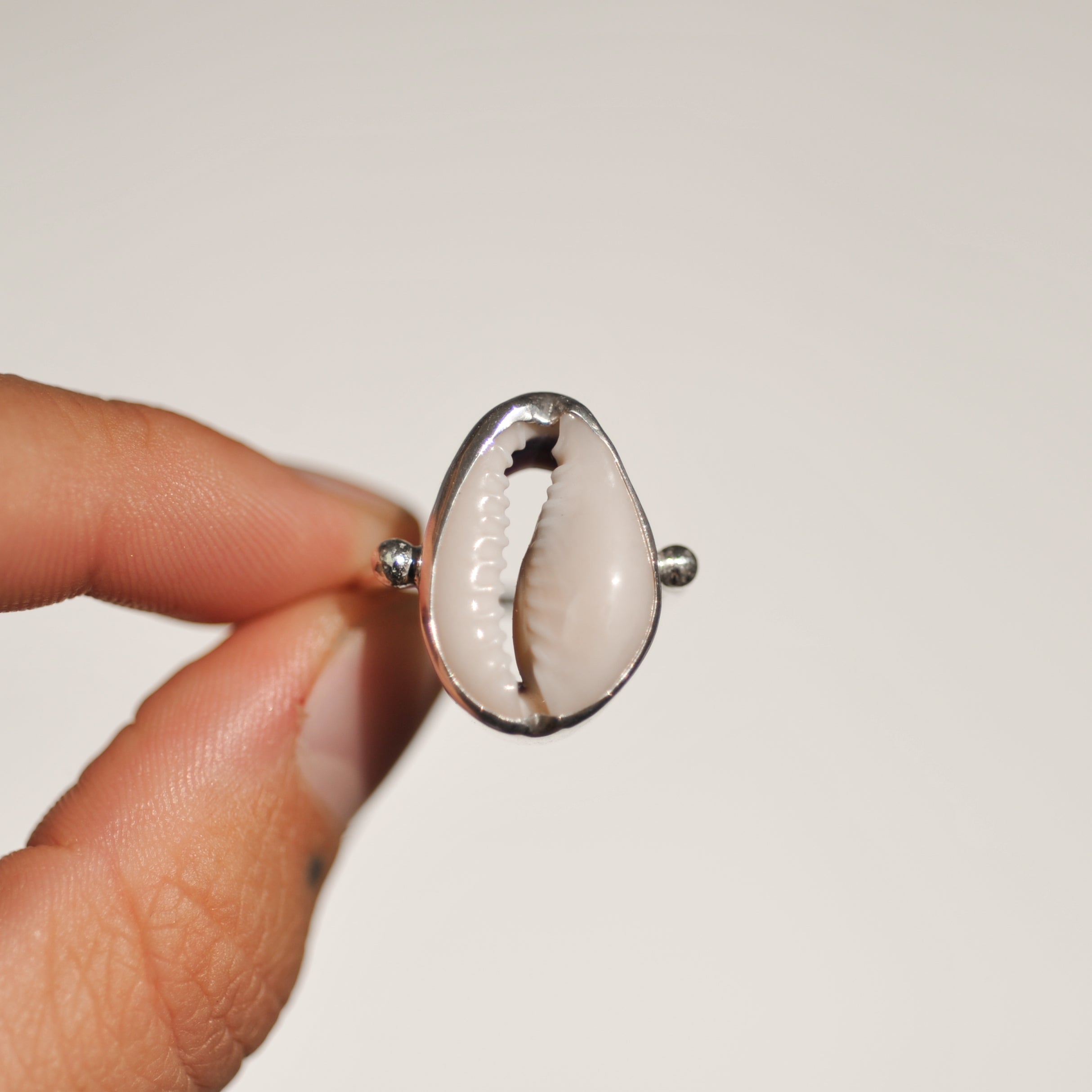 Cowrie Ring | N