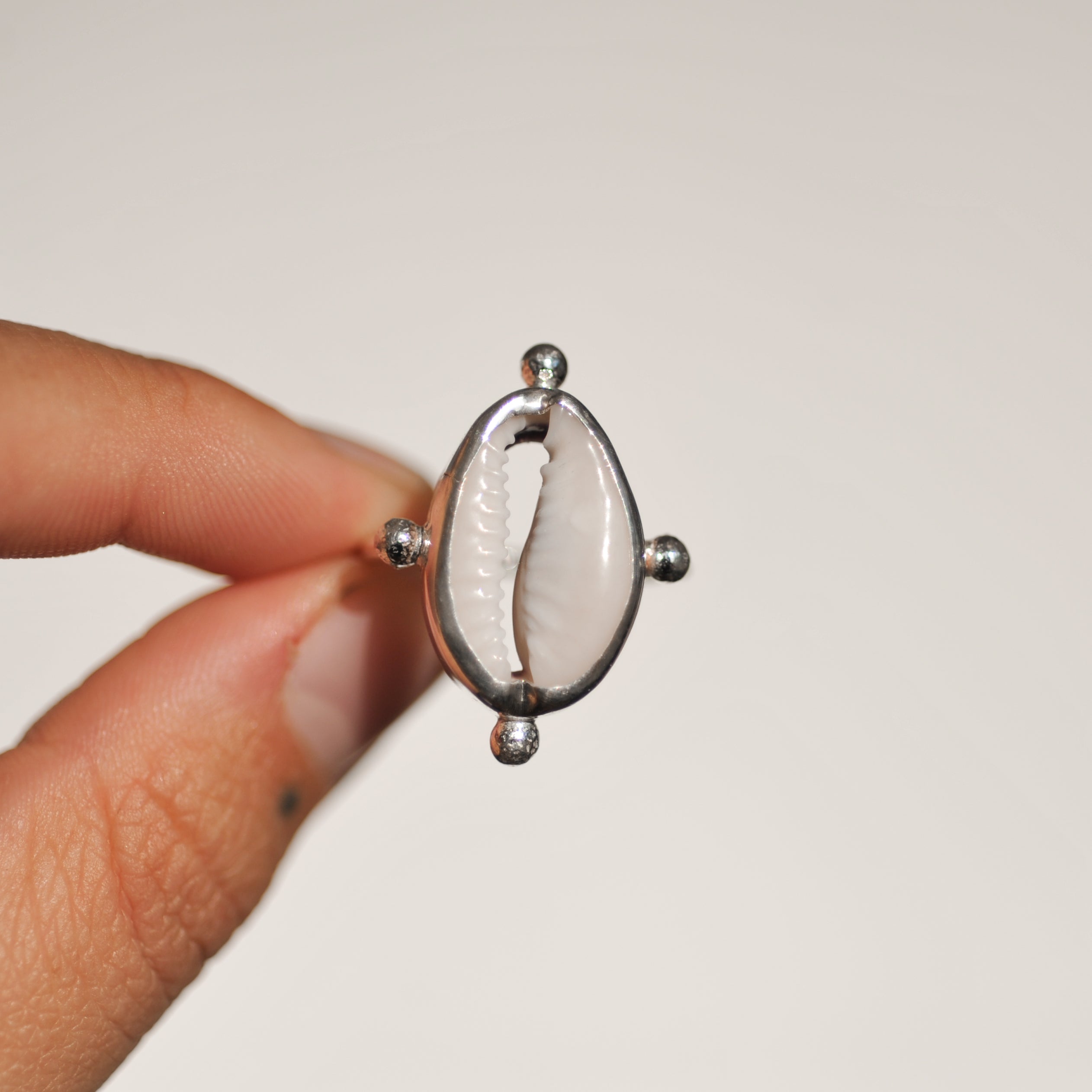Cowrie Ring | O