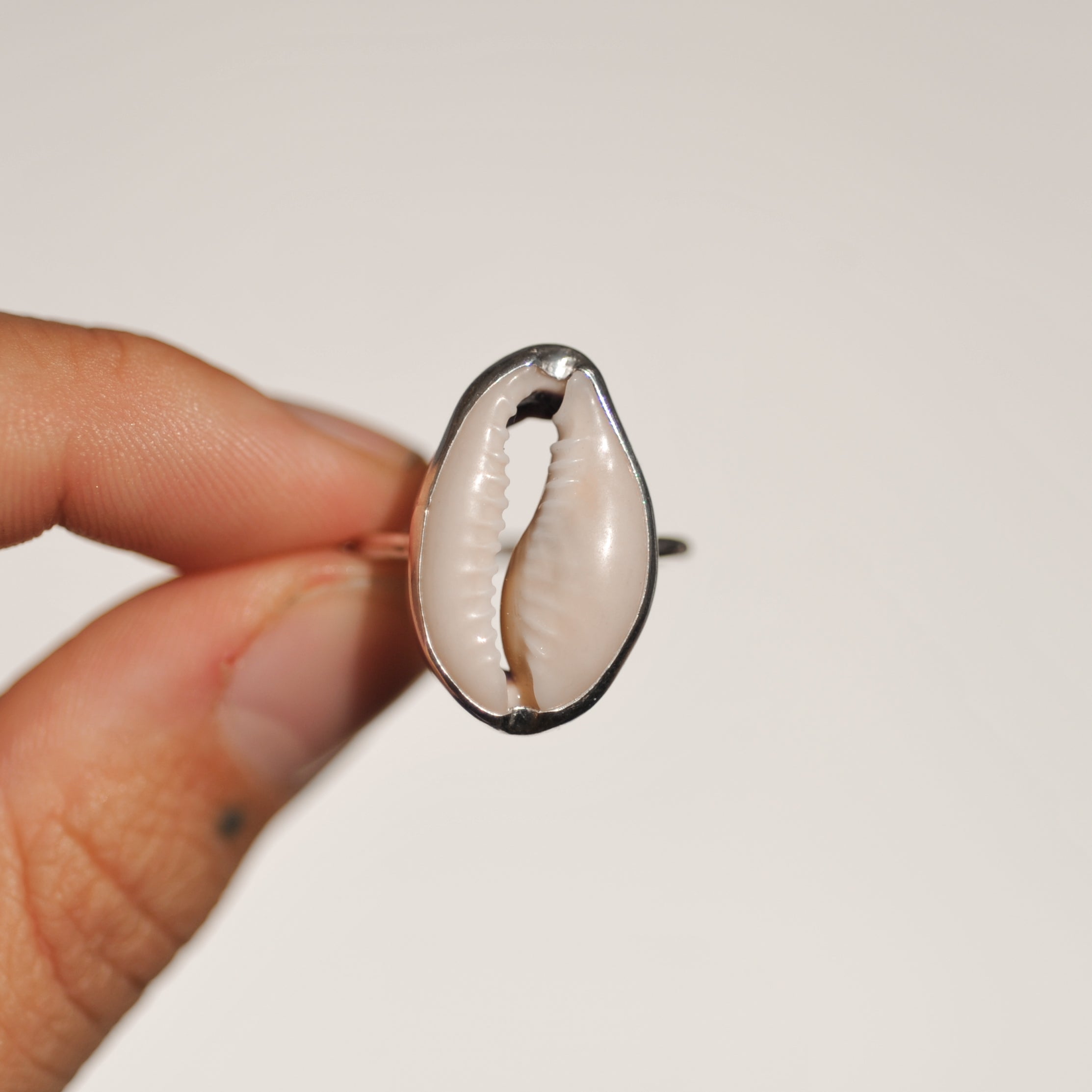 Cowrie Ring | L